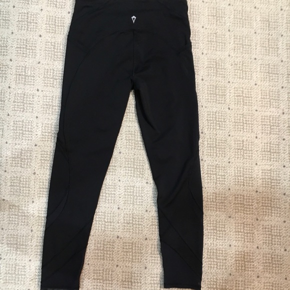 SOLD!!! Ivivva by Lululemon Yoga Leggings w/ Mesh. - Picture 4 of 8